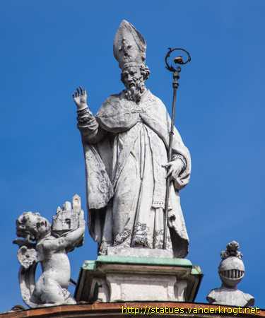 Reggio nell'Emilia - Statue dei Santi alla Basilica di San Prospero
