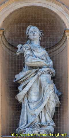 Parma - Statue dei Santi alla Chiese di San Vitale