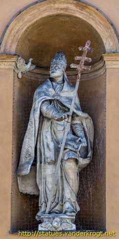 Parma - Statue dei Santi alla Chiese di San Vitale