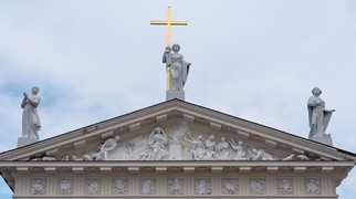 Vilnius - Skulptūros katedros išorėje