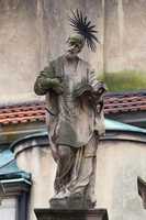 Kłodzko - Czarna Brama z posągami świętego