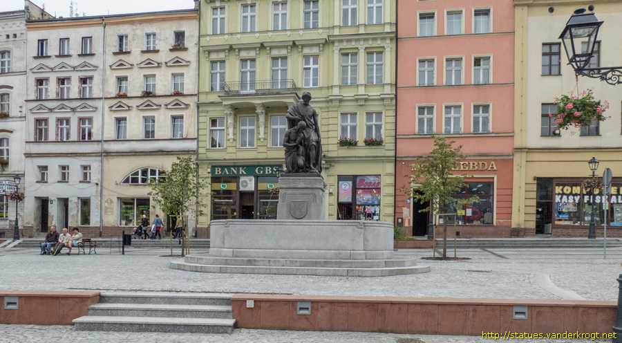 Nowa Ruda - Fontanna z figura Jana Chrzciciela i Jezusa Chrystusa