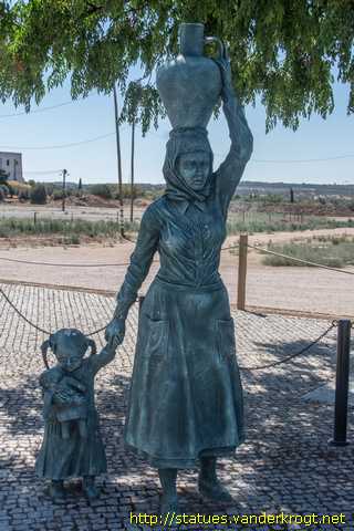 Portel - Monumento à Mulher Alentejana