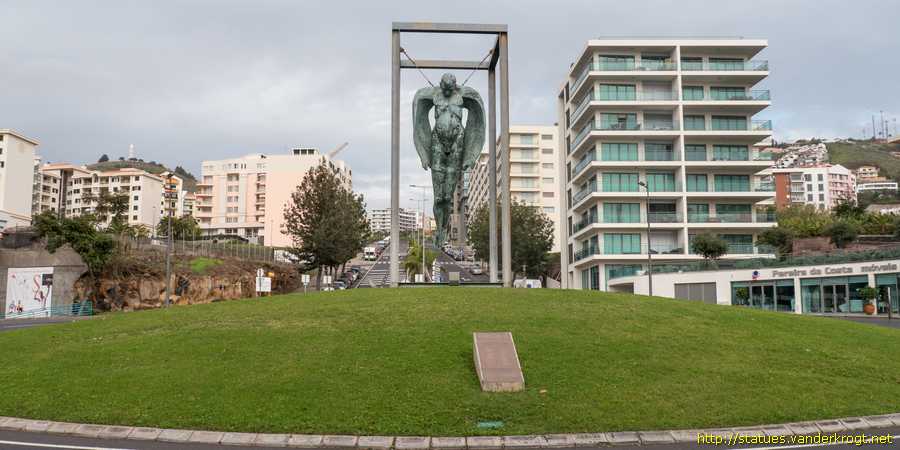 Funchal - Anjo da Pra�a da Assicom