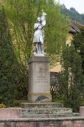 Jeanne d'Arc - Monument aux morts (Husseren-les-Châteaux, France)